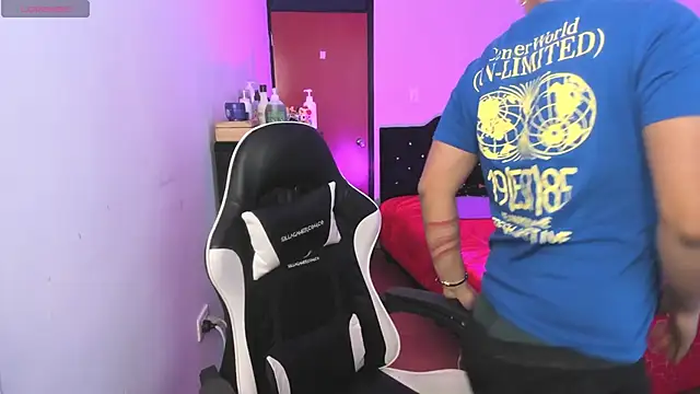 Theo Rowan online show from 01.08.26