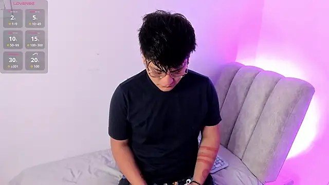 Theo Rowan online show from 01.12.26