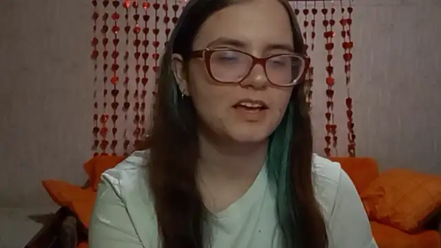 Snapshot of Miyabeee chatting on 02.12.26 Miyabeee online show from 02.12.26