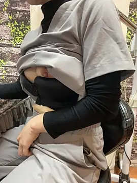 Snapshot of Bee_bee1 chatting on 02.04.26 Bee bee1 online show from 02.04.26