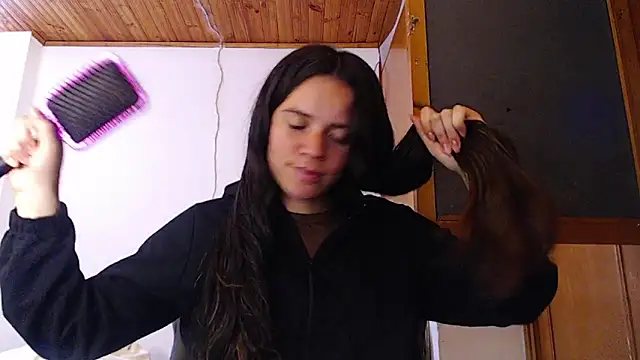 Snapshot of Shanel_Lozano chatting on 05.07.26 Shanel Lozano online show from 05.07.26