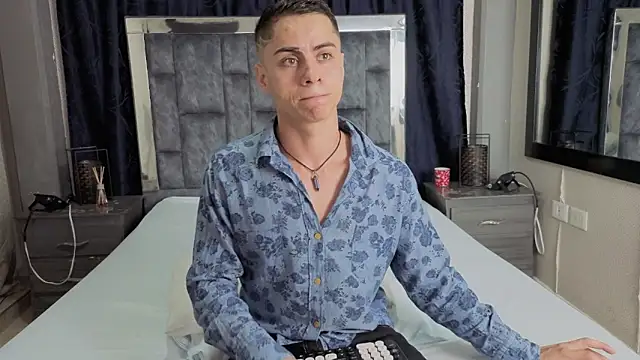 Snapshot of LeoMonnroe chatting on 02.11.26 LeoMonnroe online show from 02.11.26