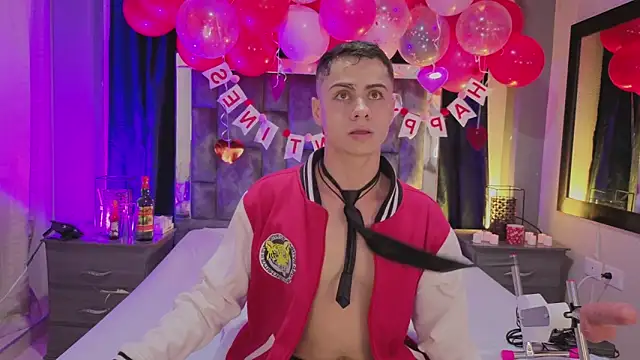 Snapshot of LeoMonnroe chatting on 02.12.26 LeoMonnroe online show from 02.12.26