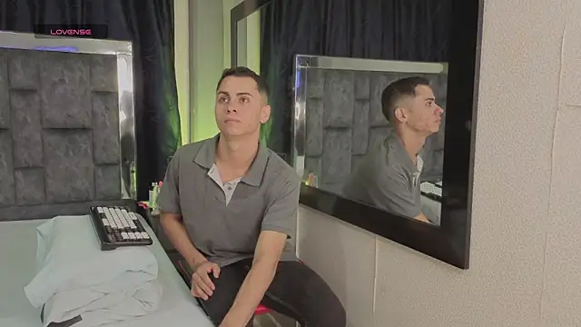 Snapshot of LeoMonnroe chatting on 03.15.26 LeoMonnroe online show from 03.15.26