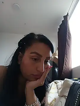 Snapshot of LunaRouuse_ chatting on 05.15.26 LunaRouuse online show from 05.15.26