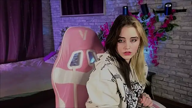 Snapshot of RubyMyst chatting on 01.10.26 RubyMyst online show from 01.10.26