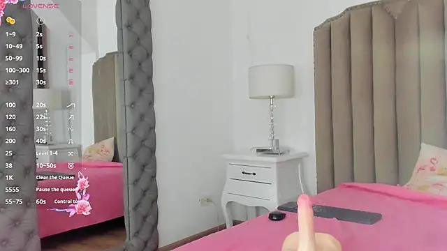 paulina lux online show from 04.11.26