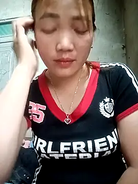 Snapshot of Nunaa2x chatting on 04.30.26 Nunaa2x online show from 04.30.26