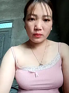 Snapshot of Nunaa2x chatting on 05.05.26 Nunaa2x online show from 05.05.26