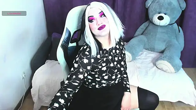 Snapshot of sexxx-queen chatting on 05.19.26 sexxx-queen online show from 05.19.26