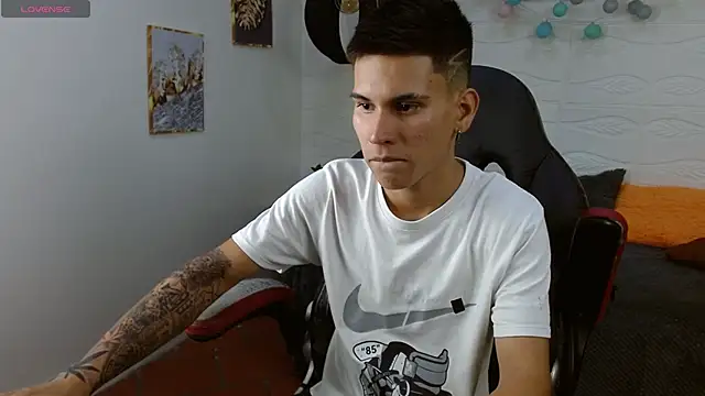 Snapshot of paullcb chatting on 02.06.26 paullcb online show from 02.06.26