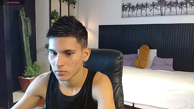 Snapshot of paullcb chatting on 02.15.26 paullcb online show from 02.15.26