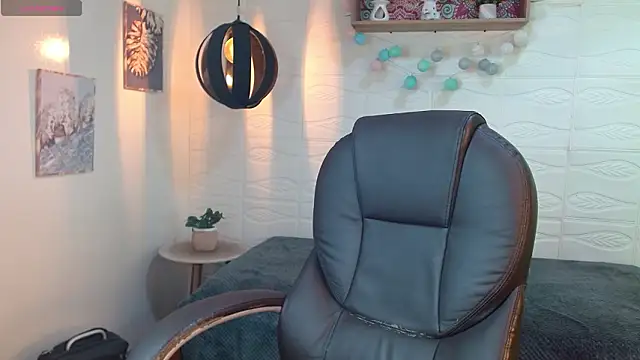 Snapshot of paullcb chatting on 02.27.26 paullcb online show from 02.27.26