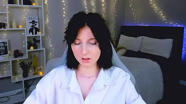 Snapshot of KikaOsterman chatting on 02.02.26 KikaOsterman online show from 02.02.26