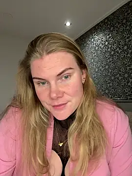 Snapshot of SexyBlondJoanna chatting on 02.21.26 SexyBlondJoanna online show from 02.21.26