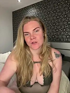 Snapshot of SexyBlondJoanna chatting on 03.08.26 SexyBlondJoanna online show from 03.08.26