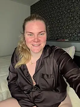 Snapshot of SexyBlondJoanna chatting on 03.09.26 SexyBlondJoanna online show from 03.09.26