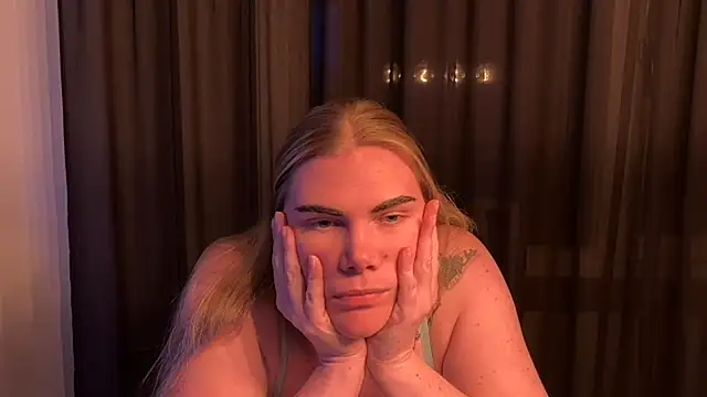 Snapshot of SexyBlondJoanna chatting on 03.12.26 SexyBlondJoanna online show from 03.12.26