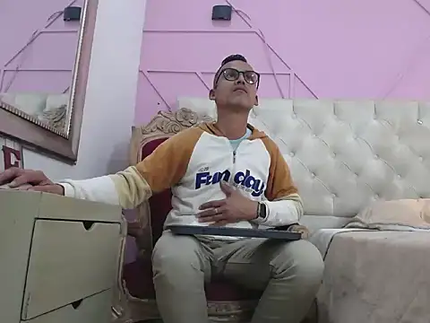 Snapshot of Oswalldo__ chatting on 02.08.26 Oswalldo online show from 02.08.26