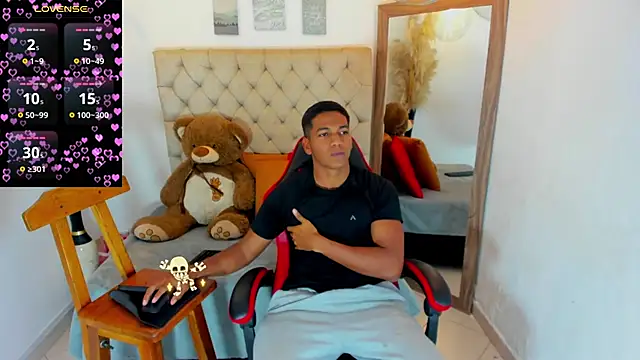 Snapshot of noah_sthone chatting on 01.12.26 noah sthone online show from 01.12.26