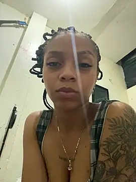 Snapshot of Meriida chatting on 03.20.26 Meriida online show from 03.20.26