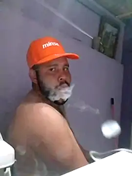 Snapshot of Guanatos13 chatting on 01.19.26 Guanatos13 online show from 01.19.26