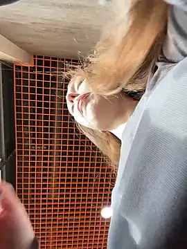 Snapshot of LeiaMood chatting on 02.18.26 LeiaMood online show from 02.18.26