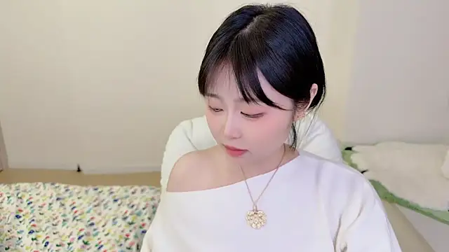 Onefiona online show from 04.08.26