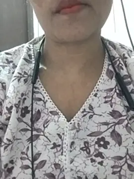 Snapshot of Zaara101 chatting on 05.26.26 Zaara101 online show from 05.26.26