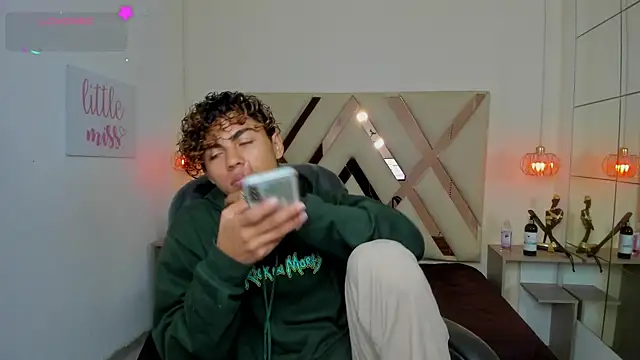Snapshot of Anyelo_Twink chatting on 06.13.26 Anyelo Twink online show from 06.13.26