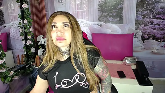 Layla-Wattson online show from 02.20.26