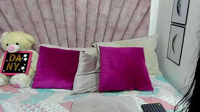 danibellucii  online show from 02.25.26