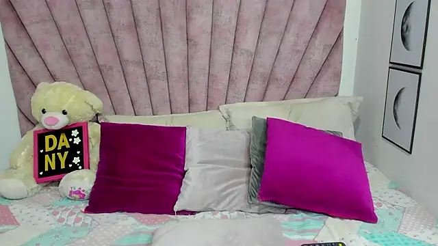 danibellucii  online show from 03.25.26