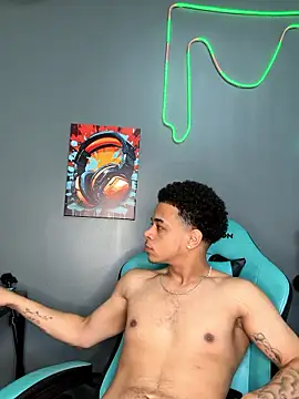 Snapshot of l-laross chatting on 01.12.26 l-laross online show from 01.12.26