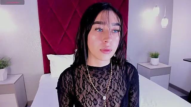 emily clarkk  online show from 04.08.26