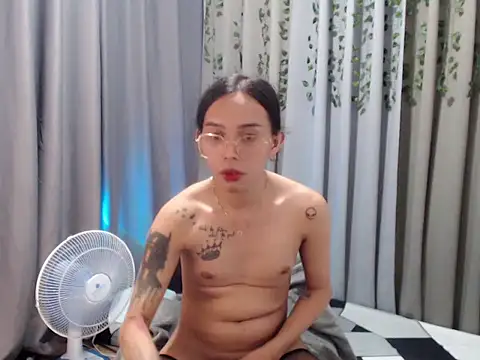 LOVELYMAYUMIE online show from 12.14.24