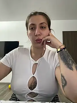 Snapshot of dalia0710 chatting on 05.18.26 dalia0710 online show from 05.18.26