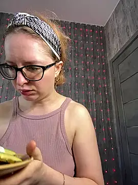 coy girl  online show from 04.02.26