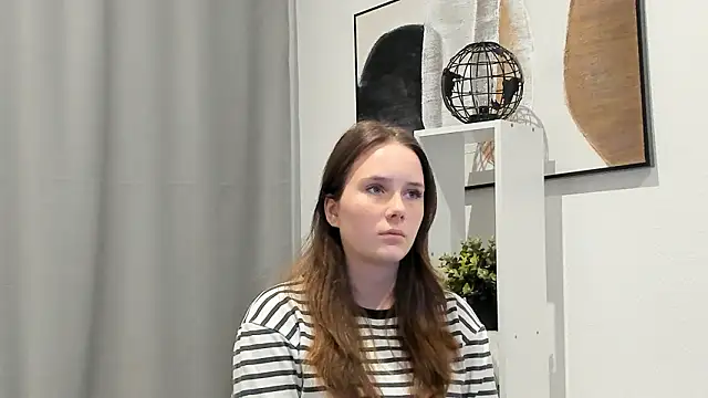 Snapshot of GenevieNyreen chatting on 01.15.26 GenevieNyreen online show from 01.15.26