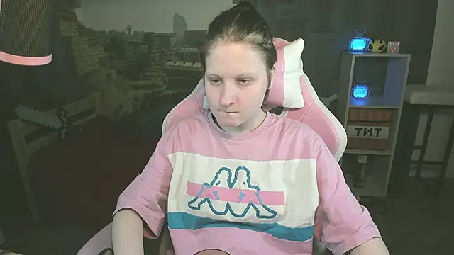 Snapshot of KiraDuvall chatting on 02.14.26 KiraDuvall online show from 02.14.26