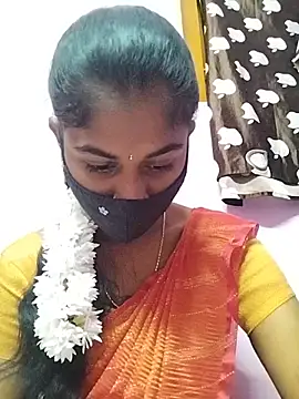 Snapshot of Tamil_Hot_RoyalQueen chatting on 04.18.26 Tamil Hot RoyalQueen online show from 04.18.26