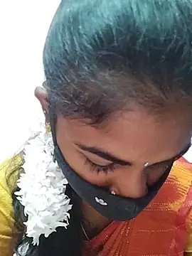 Snapshot of Tamil_Hot_RoyalQueen chatting on 04.19.26 Tamil Hot RoyalQueen online show from 04.19.26