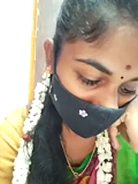Snapshot of Tamil_Hot_RoyalQueen chatting on 04.28.26 Tamil Hot RoyalQueen online show from 04.28.26