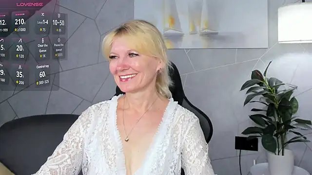 Snapshot of Julie_Lucas chatting on 07.02.26 Julie Lucas online show from 07.02.26