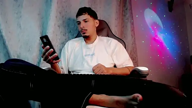 Snapshot of Yankees_xxx chatting on 06.10.26 Yankees xxx online show from 06.10.26