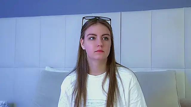 Snapshot of SofiaSarvain chatting on 02.05.26 SofiaSarvain online show from 02.05.26