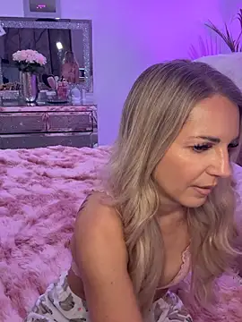 Snapshot of JulieSol chatting on 02.10.26 JulieSol online show from 02.10.26