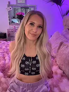 Snapshot of JulieSol chatting on 02.15.26 JulieSol online show from 02.15.26