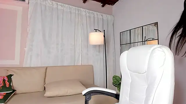 Snapshot of liaamoon_ chatting on 05.29.26 liaamoon online show from 05.29.26