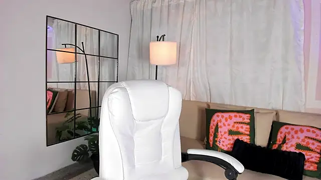 Snapshot of liaamoon_ chatting on 06.17.26 liaamoon online show from 06.17.26